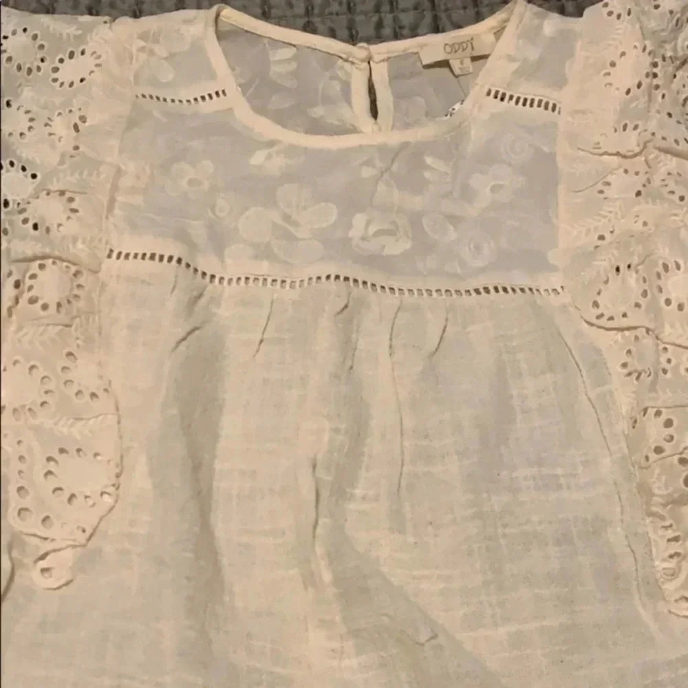 Ivory Woven Sleeveless Top - Picture 4 of 7